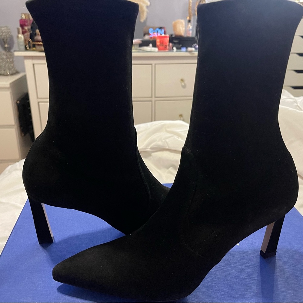 STUART WEITZMAN RAPTURE 75 SIZE 8. BRAND NEW.